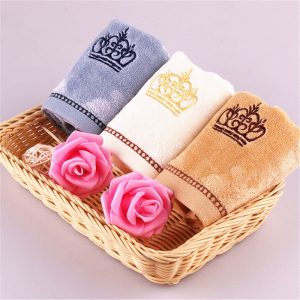 34*34cm 2017 High Quality Small Hand Towel 100% Cotton Crown Embroidery Face Towel Plain Soft Baby Towel Wipes Toalla De Cara